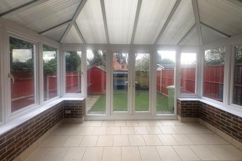 3 bedroom terraced house to rent, Queenhythe Crescent, Guildford GU4