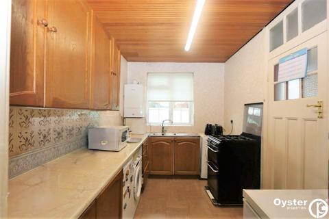 3 bedroom flat for sale, Palmers Road, Arnos Grove Court, N11