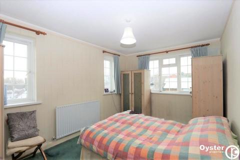 3 bedroom flat for sale, Palmers Road, Arnos Grove Court, N11