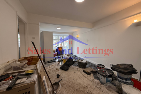 4 bedroom semi-detached house to rent, Tavistock Avenue, Perivale UB6