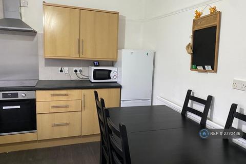 2 bedroom semi-detached house to rent, New Street, Cambridge, CB1