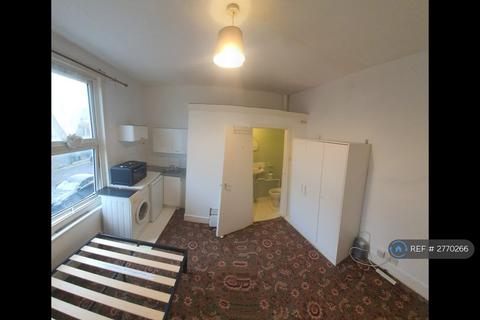 Studio to rent, Holmdale Terrace, London, N15