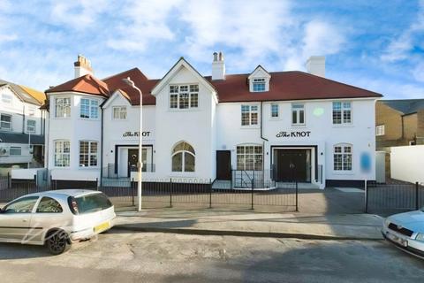 3 bedroom apartment to rent, Beach Road Westgate-On-Sea CT8