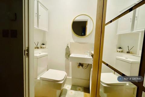 2 bedroom terraced house to rent, Whiteleys Cottages, London, W14