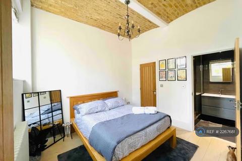 2 bedroom terraced house to rent, Whiteleys Cottages, London, W14