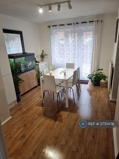 2 bedroom end of terrace house to rent, Sparrow Close, Hampton, TW12