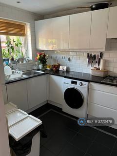 2 bedroom end of terrace house to rent, Sparrow Close, Hampton, TW12
