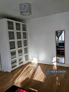 Studio to rent, Ashcombe Park, London, NW2