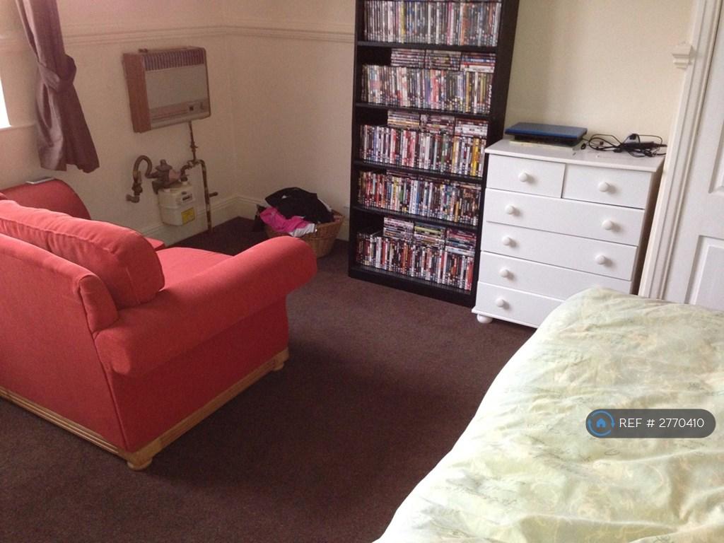 Living Room With The Furniture In Place