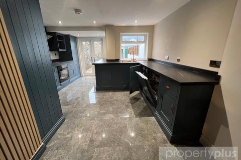 undefined, High Street, Treorchy, Rhondda Cynon Taff, CF42