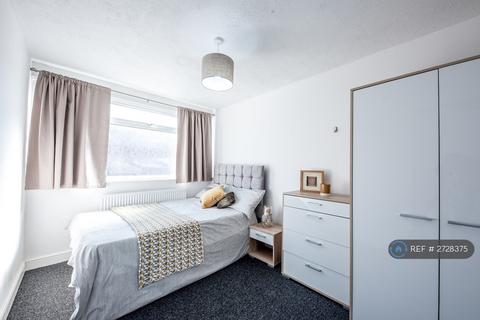 undefined, Chertsey Close, Luton, LU2
