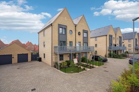 4 bedroom semi-detached house for sale, Cartwright Close, Alconbury Weald, Huntingdon, PE28