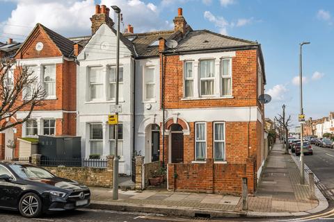 1 bedroom end of terrace house for sale, Lavenham Road, London SW18