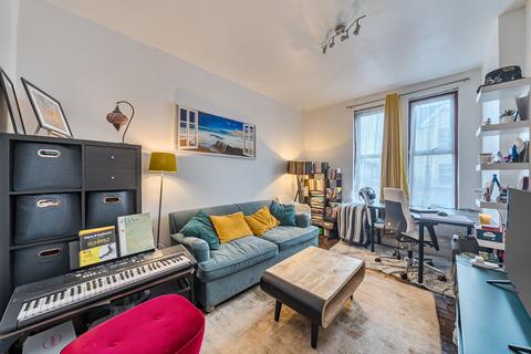 1 bedroom end of terrace house for sale, Lavenham Road, London SW18