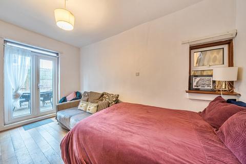 1 bedroom end of terrace house for sale, Lavenham Road, London SW18