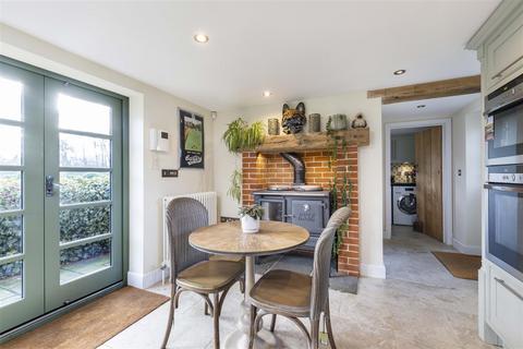 5 bedroom detached house to rent, Norley Lane, Guildford GU5