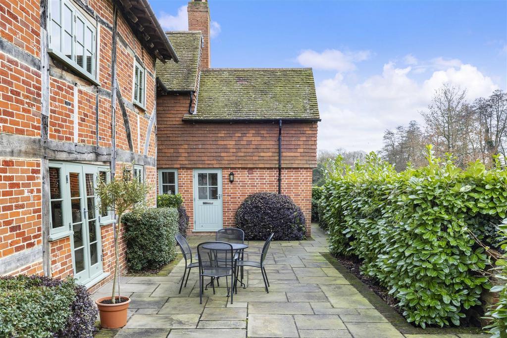 Barnett Farm, Norley Lane, Shamley Green, GU5 0 TP-