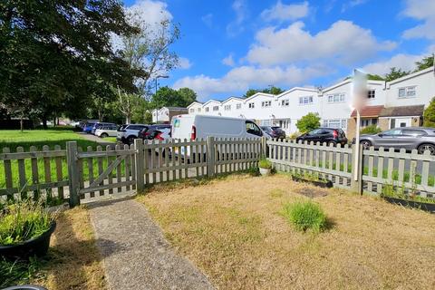 3 bedroom end of terrace house to rent, Trefoil Crescent, Crawley, West Sussex. RH11 9EZ