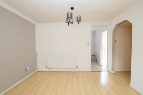 3 bedroom end of terrace house to rent, Trefoil Crescent, Crawley, West Sussex. RH11 9EZ