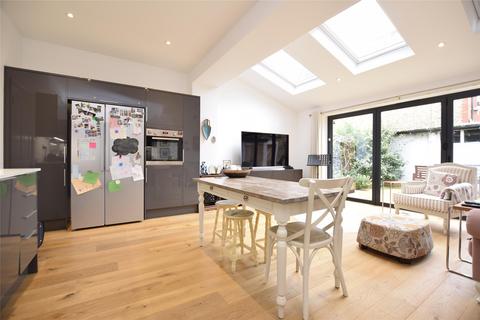 4 bedroom terraced house to rent, Lavenham Road, London SW18