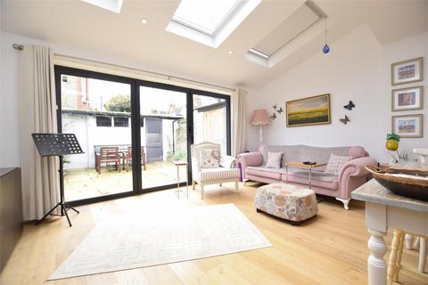 4 bedroom terraced house to rent, Lavenham Road, London SW18