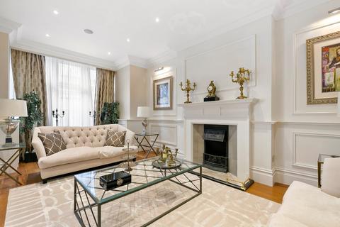 Iverna Court, Kensington High Street, London