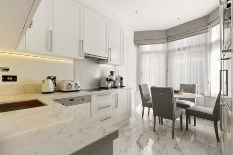 3 bedroom flat to rent, Iverna Court, Kensington High Street, London