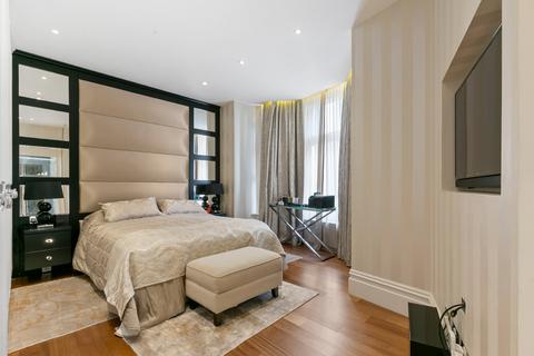 3 bedroom flat to rent, Iverna Court, Kensington High Street, London