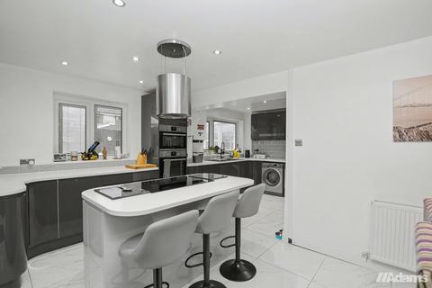 4 bedroom detached house for sale, Heather Close, Beechwood