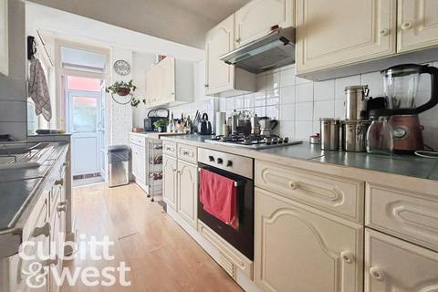 3 bedroom terraced house to rent, AVAILABLE WITH NO DEPOSIT Western Terrace Portsmouth PO2