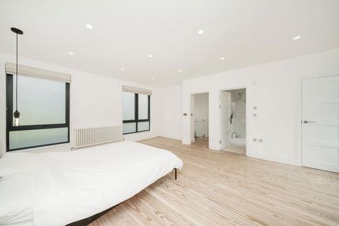 Whittlebury Mews West, London NW1