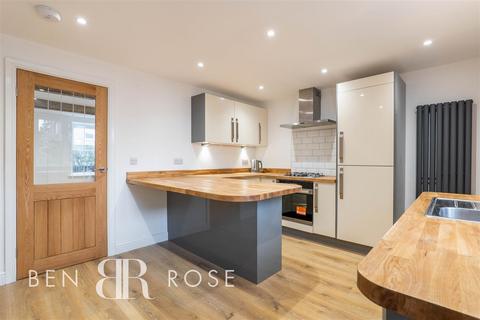 3 bedroom terraced house to rent, Eaves Lane, Chorley