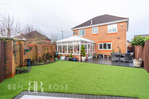 4 bedroom detached house to rent, Fareham Close, Walton-Le-Dale, Preston