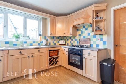 4 bedroom detached house to rent, Fareham Close, Walton-Le-Dale, Preston