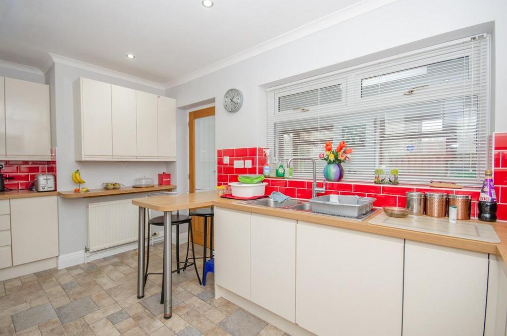 Kitchen pic 2.jpg