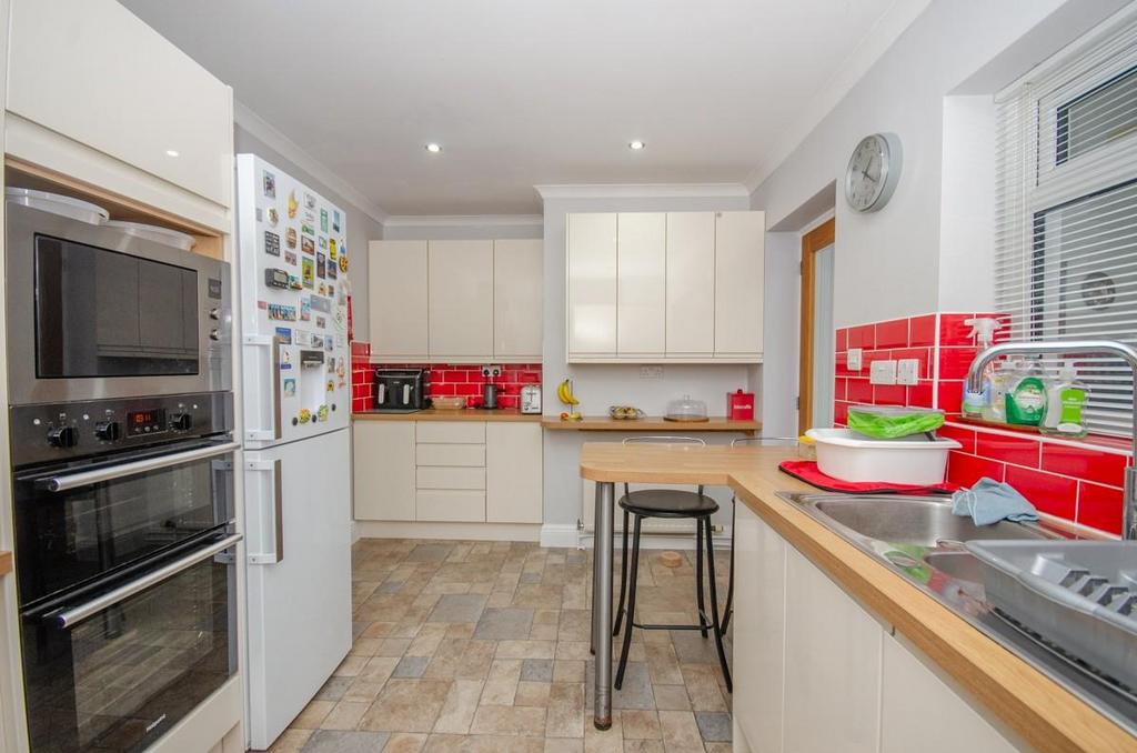 Kitchen pic 3.jpg