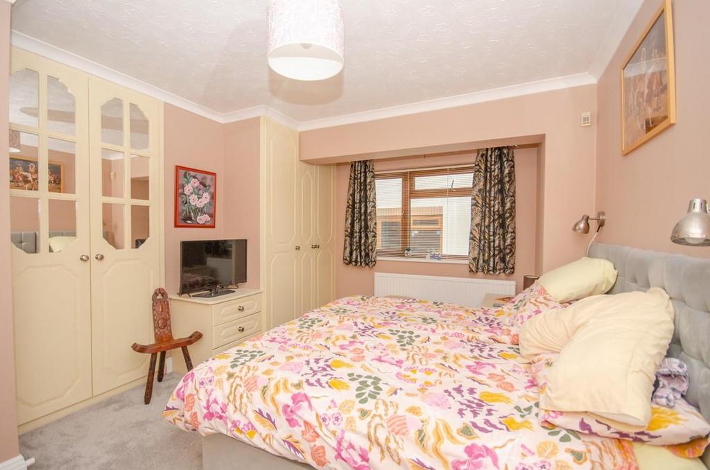 Bedroom one pic 2.jpg