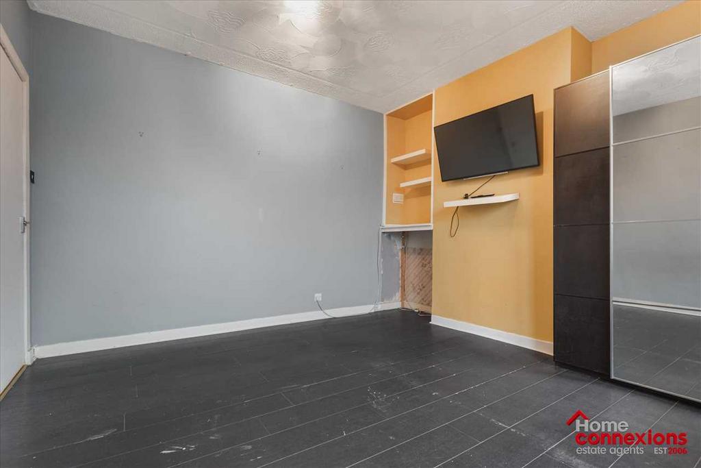 Bedroom One (3)