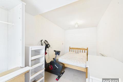 4 bedroom semi-detached house for sale, Quantock Avenue, Reading RG4