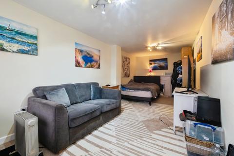 undefined, Garland Close, Exeter, EX4