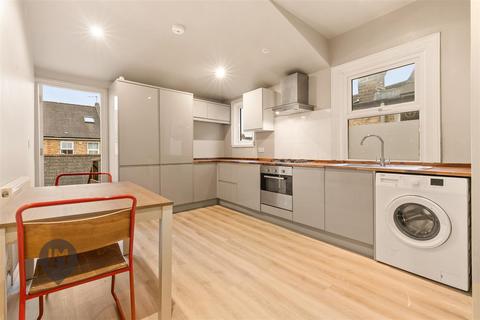 3 bedroom maisonette for sale, Replingham Road, London