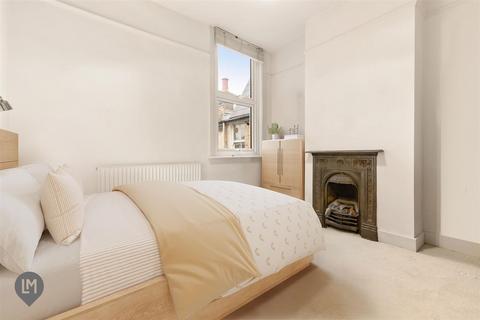 3 bedroom maisonette for sale, Replingham Road, London