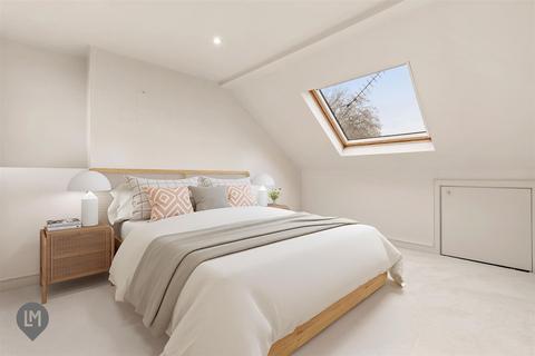 3 bedroom maisonette for sale, Replingham Road, London