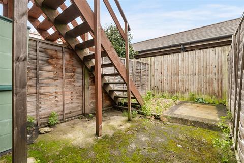 3 bedroom maisonette for sale, Replingham Road, London