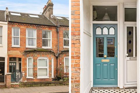 3 bedroom maisonette for sale, Replingham Road, London