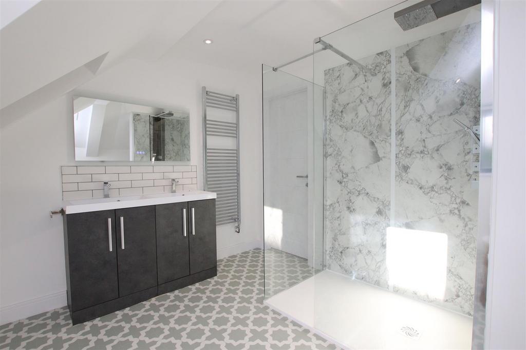 Ensuite.JPG