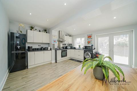 3 bedroom semi-detached house to rent, St. Marks Crescent, Worsley, M28