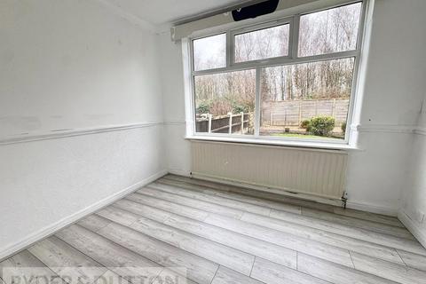 3 bedroom semi-detached house to rent, Annable Road, Droylsden, Manchester, Greater Manchester, M43