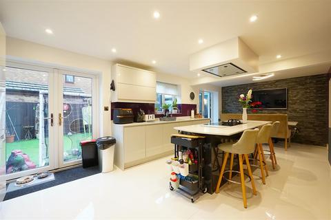 4 bedroom detached house for sale, Lakeland Avenue, Barrow-In-Furness