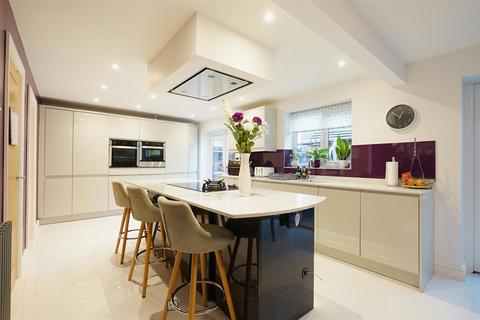 4 bedroom detached house for sale, Lakeland Avenue, Barrow-In-Furness